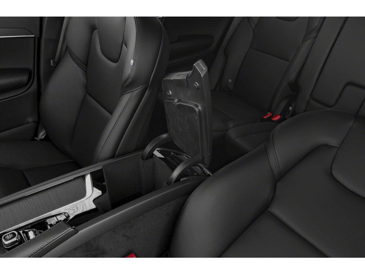 2021 Volvo XC90 T6 Momentum 7 Passenger 4dr All-Wheel Drive Photo
