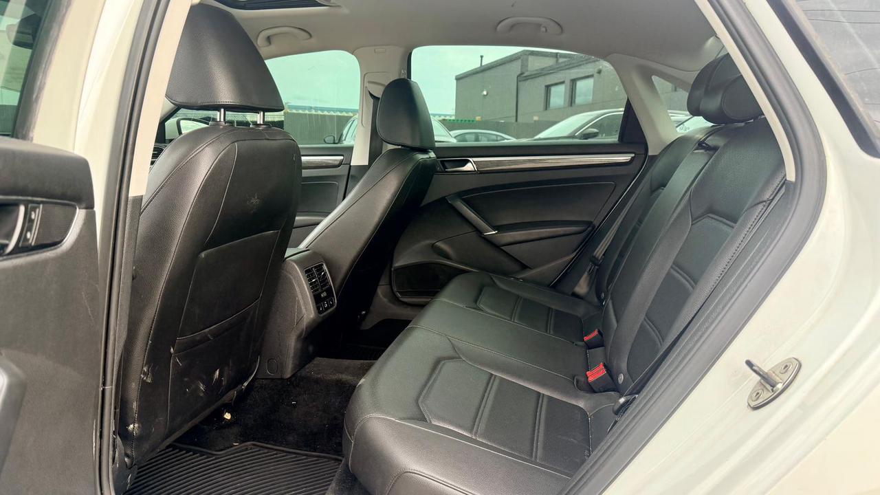 2017 Volkswagen Passat SE Photo