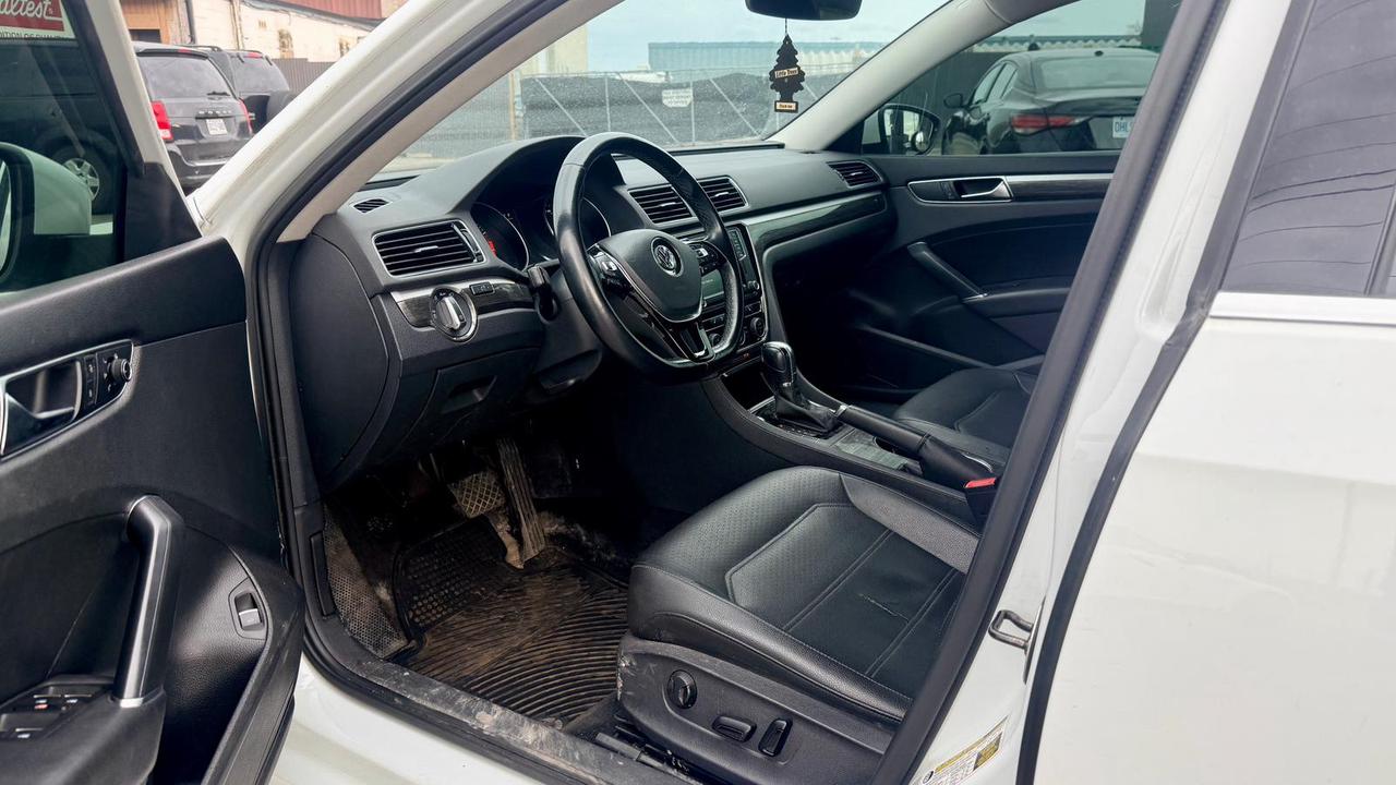 2017 Volkswagen Passat SE Photo
