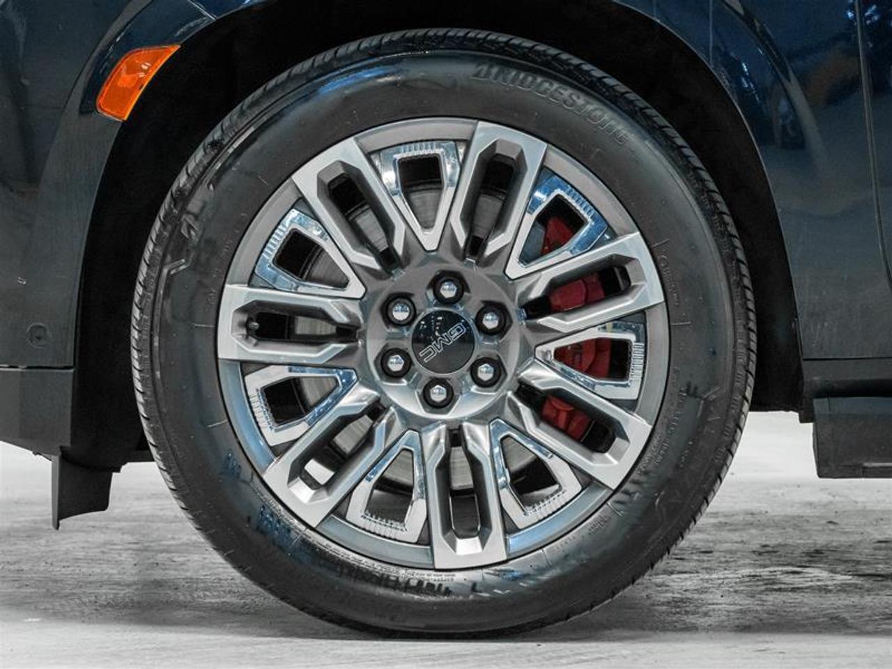 2024 GMC Yukon Denali Ultimate 4dr 4x4 Photo4