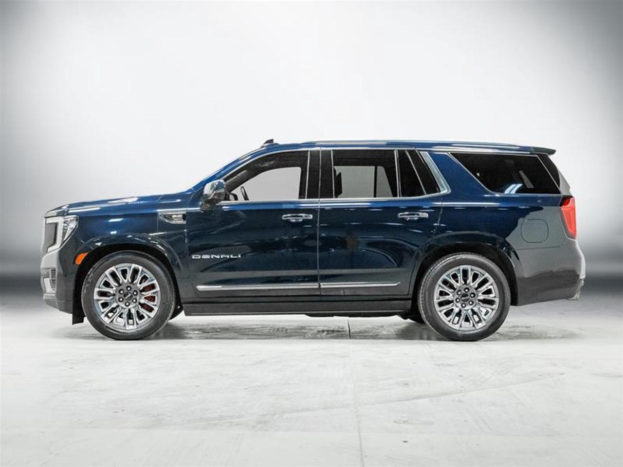2024 GMC Yukon Denali Ultimate 4dr 4x4 Photo3