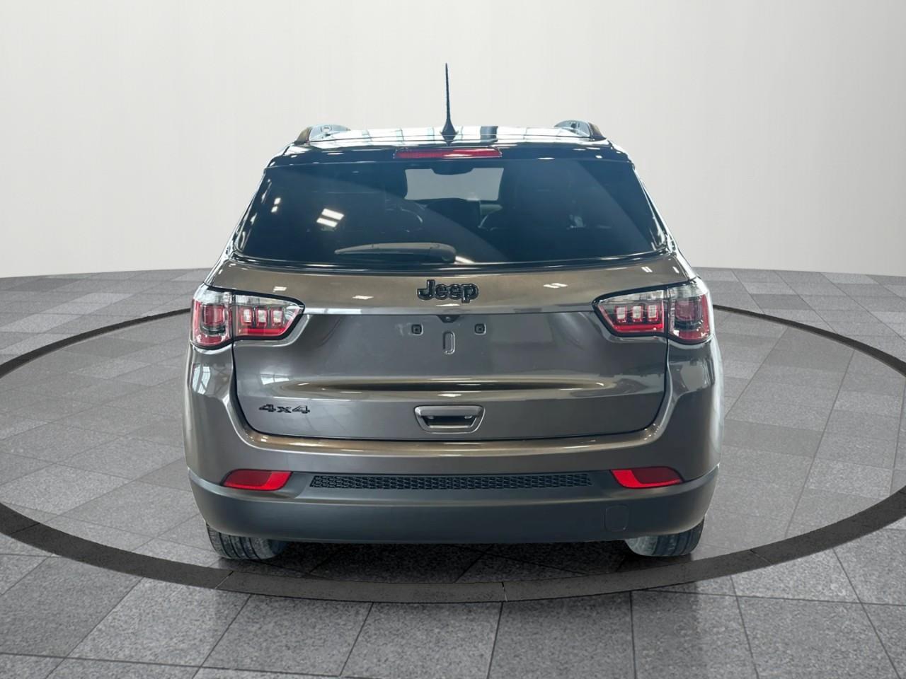 2023 Jeep Compass Altitude 4dr 4x4 Photo4