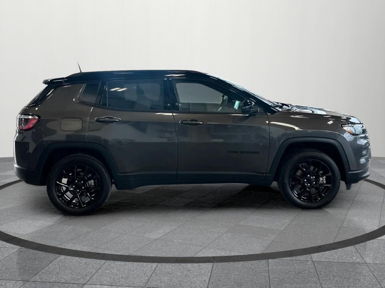 2023 Jeep Compass Altitude 4dr 4x4 Photo