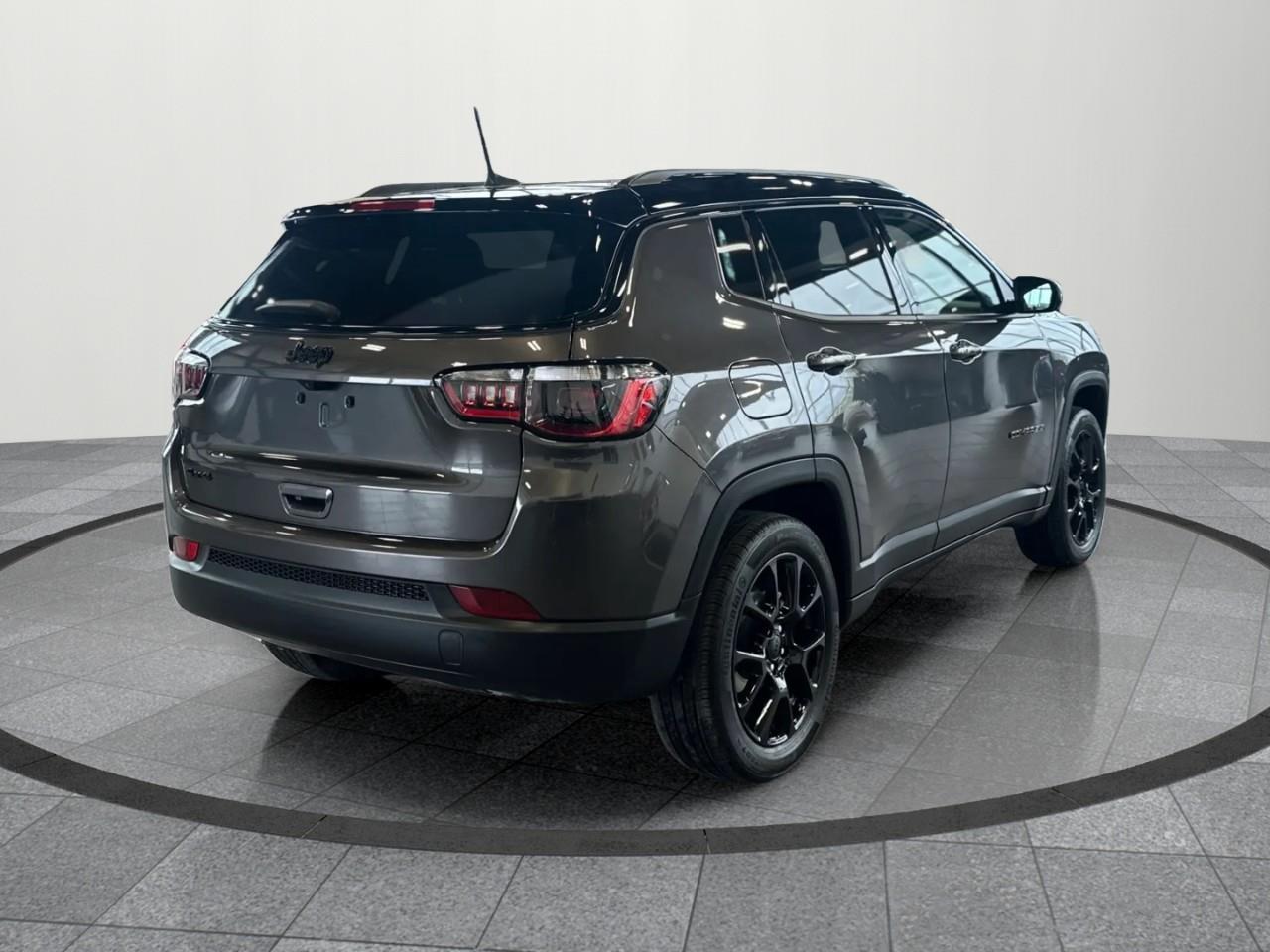 2023 Jeep Compass Altitude 4dr 4x4 Photo