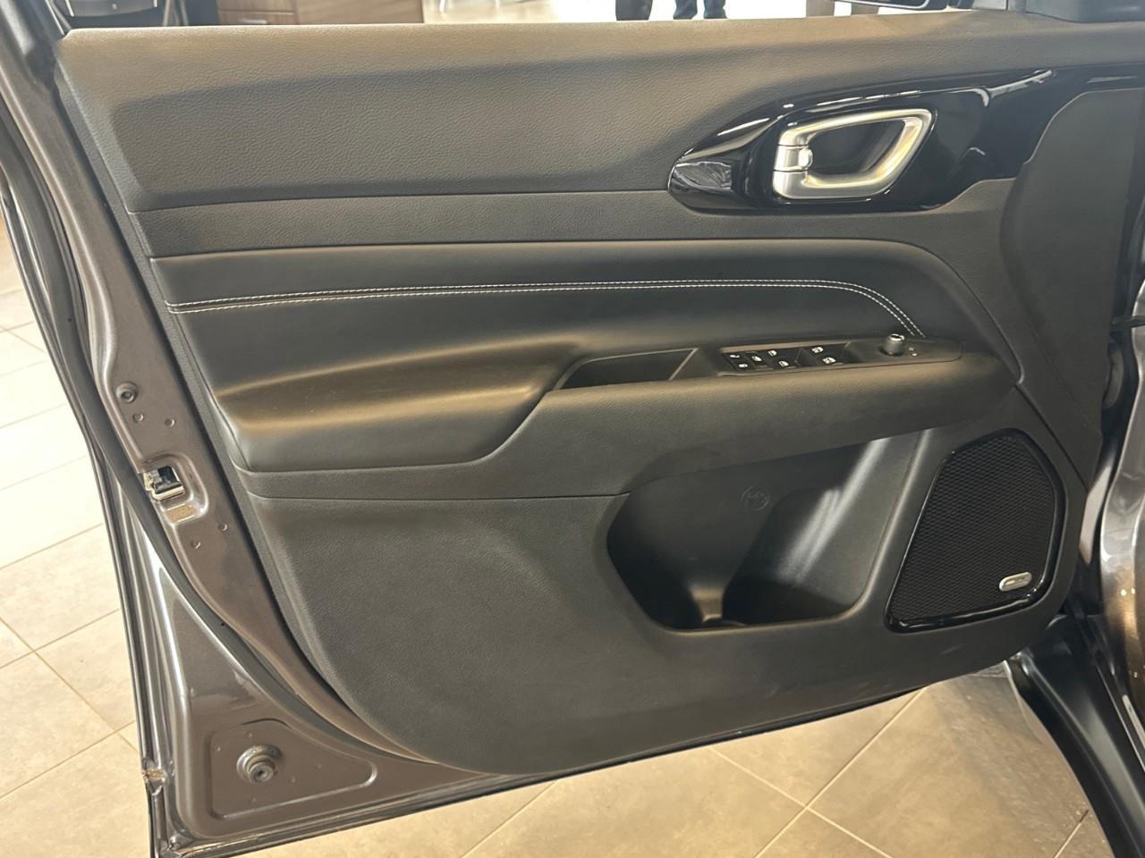 2023 Jeep Compass Altitude 4dr 4x4 Photo