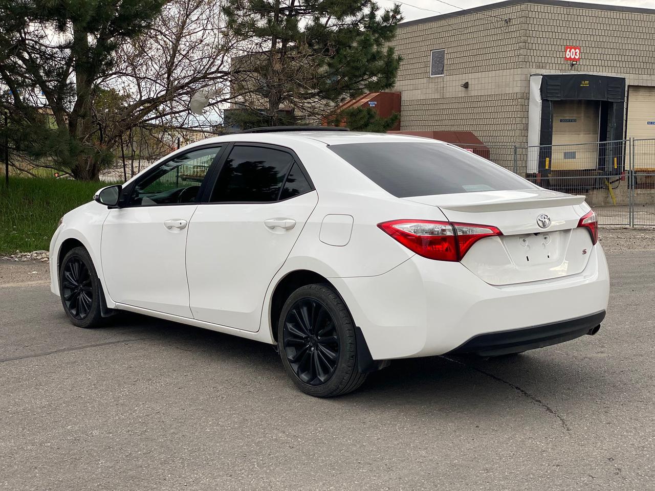 2016 Toyota Corolla SE | LEATHER | SUNROOF | NO ACCIDENT Photo
