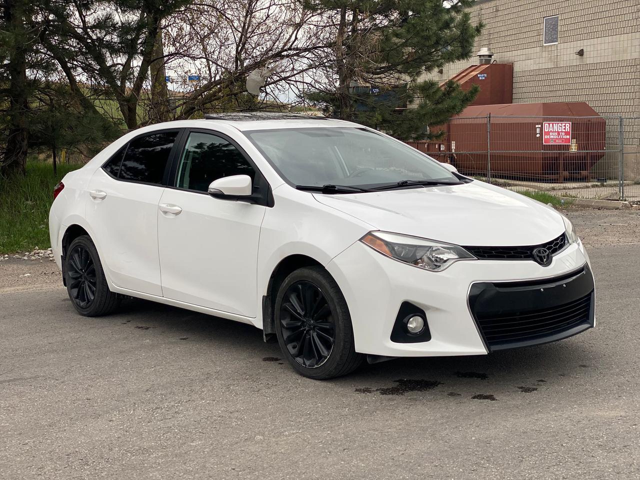 2016 Toyota Corolla SE | LEATHER | SUNROOF | NO ACCIDENT Photo