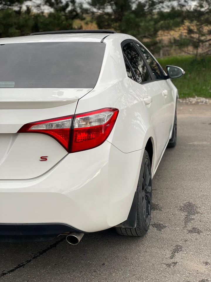 2016 Toyota Corolla SE | LEATHER | SUNROOF | NO ACCIDENT Photo