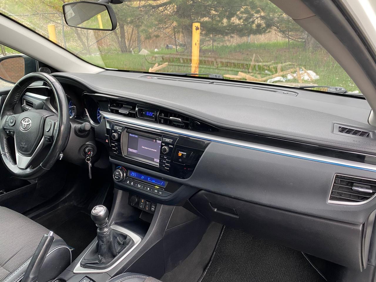 2016 Toyota Corolla SE | LEATHER | SUNROOF | NO ACCIDENT Photo