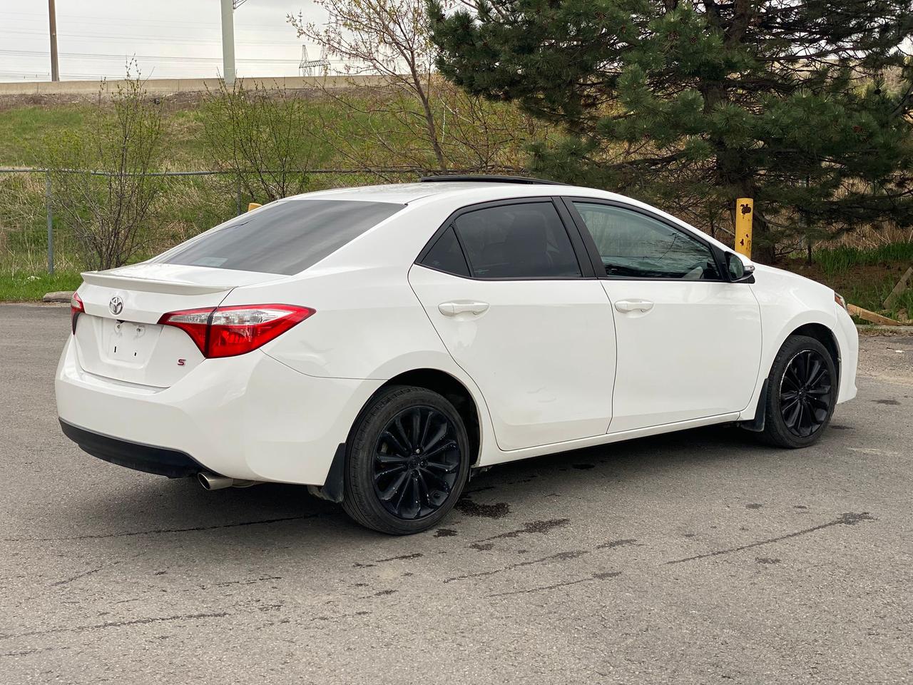 2016 Toyota Corolla SE | LEATHER | SUNROOF | NO ACCIDENT Photo