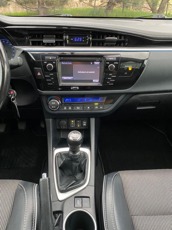2016 Toyota Corolla SE | LEATHER | SUNROOF | NO ACCIDENT Photo