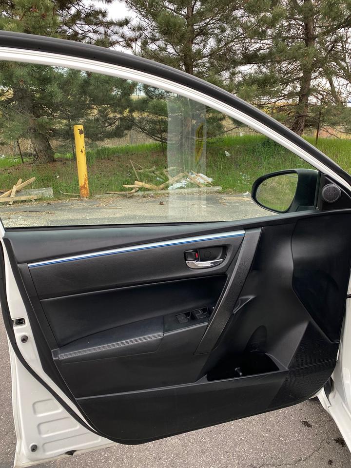 2016 Toyota Corolla SE | LEATHER | SUNROOF | NO ACCIDENT Photo