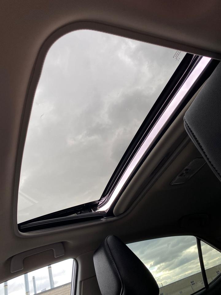 2016 Toyota Corolla SE | LEATHER | SUNROOF | NO ACCIDENT Photo