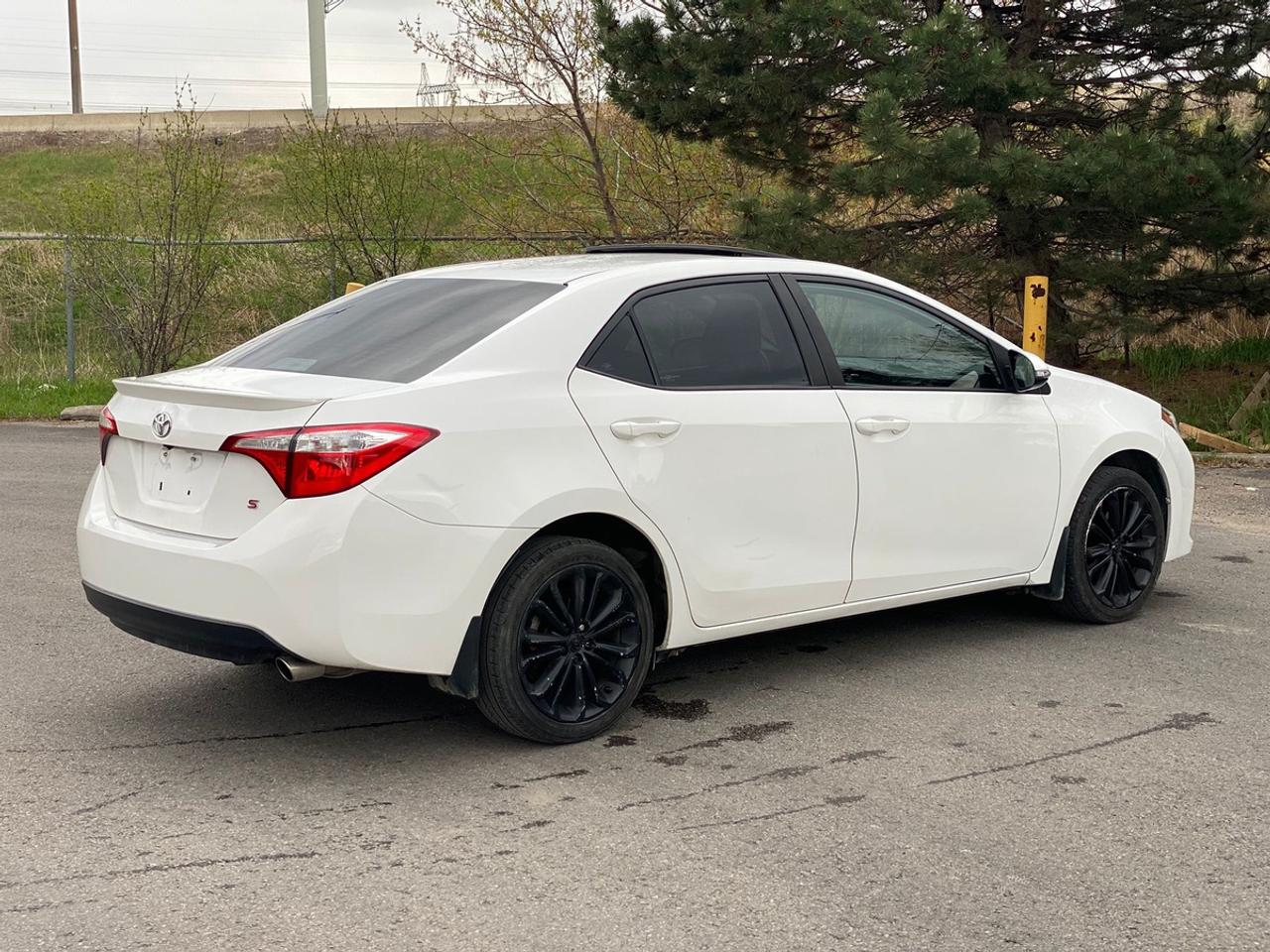 2016 Toyota Corolla SE | LEATHER | SUNROOF | NO ACCIDENT Photo