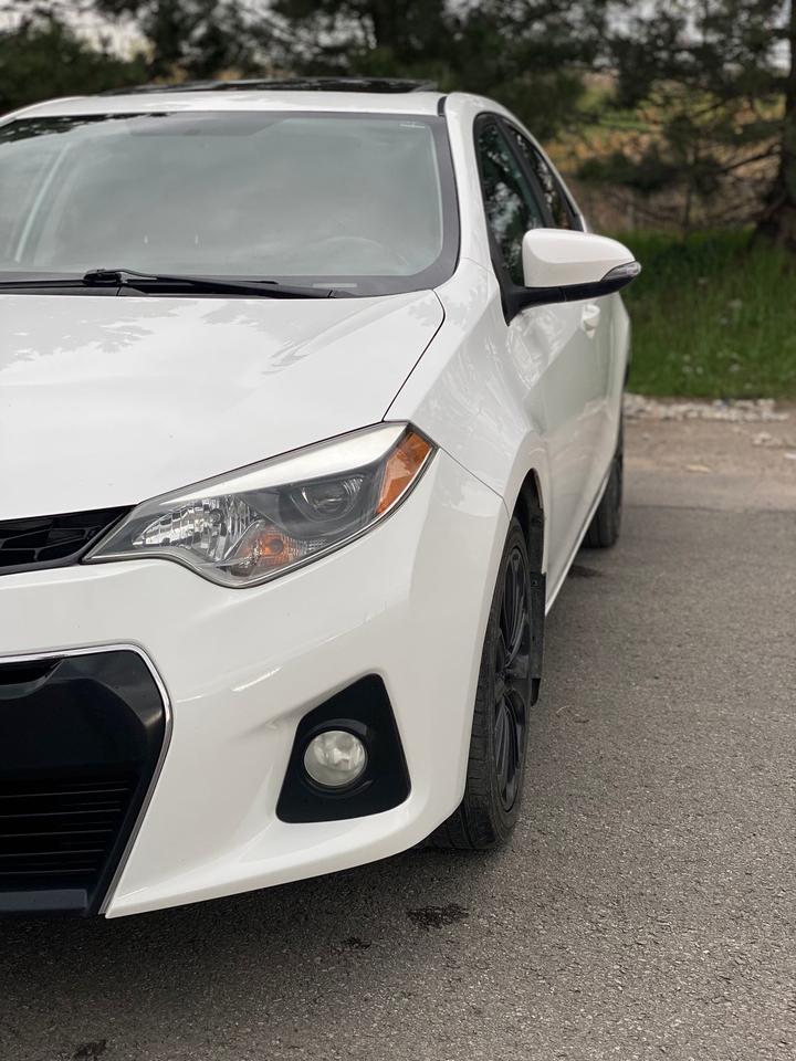 2016 Toyota Corolla SE | LEATHER | SUNROOF | NO ACCIDENT Photo