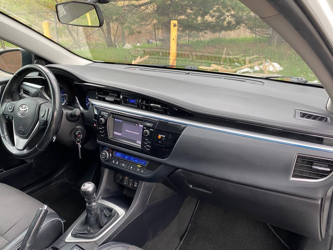 2016 Toyota Corolla SE | LEATHER | SUNROOF | NO ACCIDENT Photo