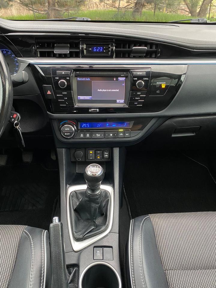2016 Toyota Corolla SE | LEATHER | SUNROOF | NO ACCIDENT Photo