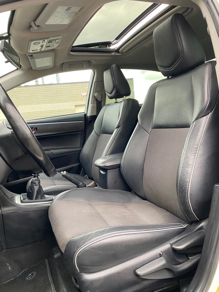 2016 Toyota Corolla SE | LEATHER | SUNROOF | NO ACCIDENT Photo