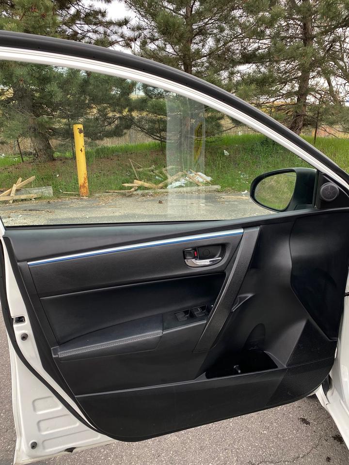 2016 Toyota Corolla SE | LEATHER | SUNROOF | NO ACCIDENT Photo