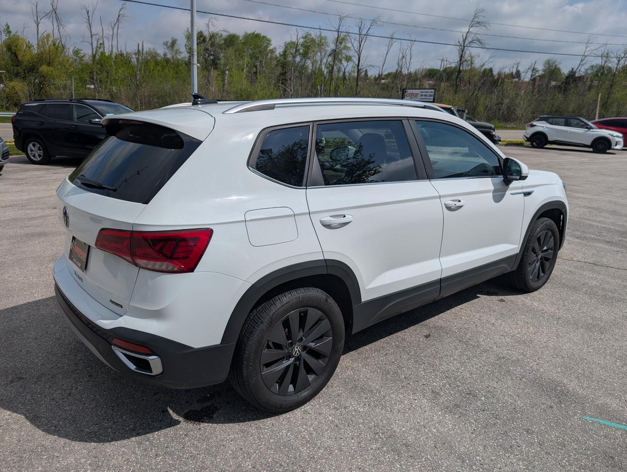 2022 Volkswagen Taos Comfortline 4dr All-Wheel Drive 4MOTION Photo