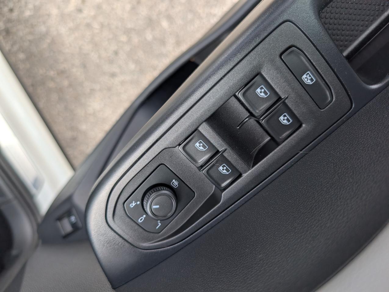 2022 Volkswagen Taos Comfortline 4dr All-Wheel Drive 4MOTION Photo