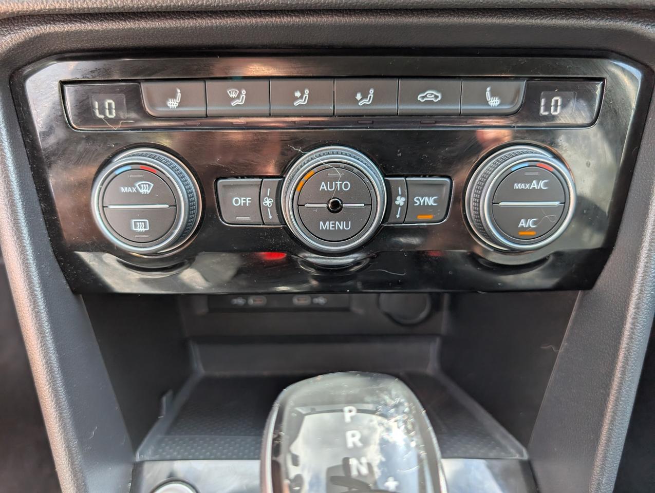 2022 Volkswagen Taos Comfortline 4dr All-Wheel Drive 4MOTION Photo