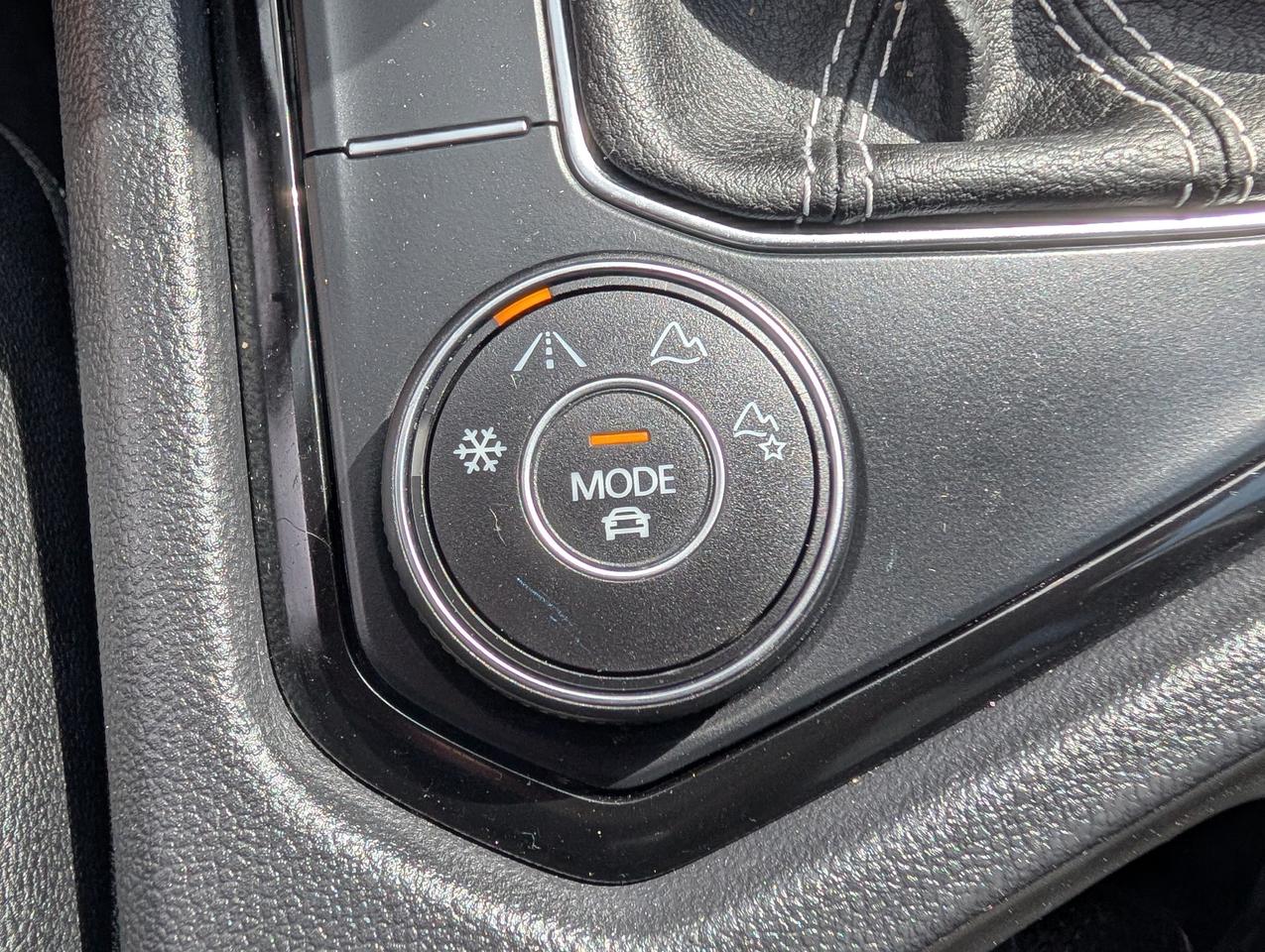 2022 Volkswagen Taos Comfortline 4dr All-Wheel Drive 4MOTION Photo