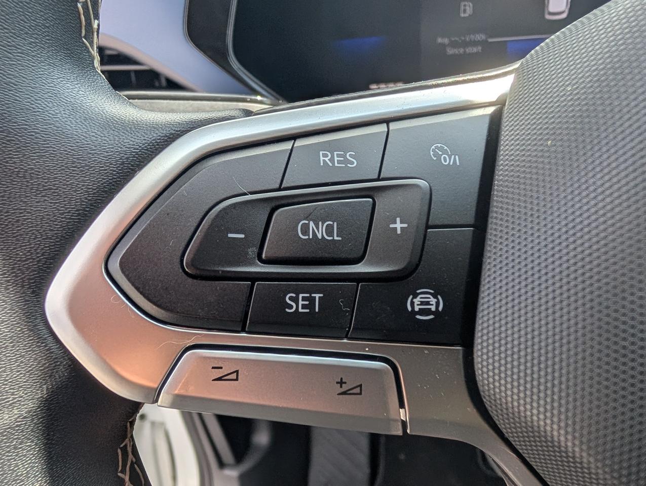 2022 Volkswagen Taos Comfortline 4dr All-Wheel Drive 4MOTION Photo