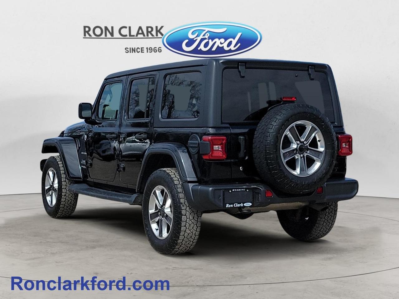2020 Jeep WRANGLER UNLIMITED Sahara 4dr 4x4 Photo3