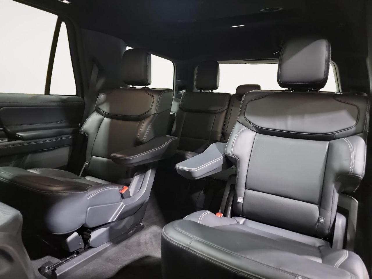 2025 Ford Expedition Platinum 4dr 4x4 Photo
