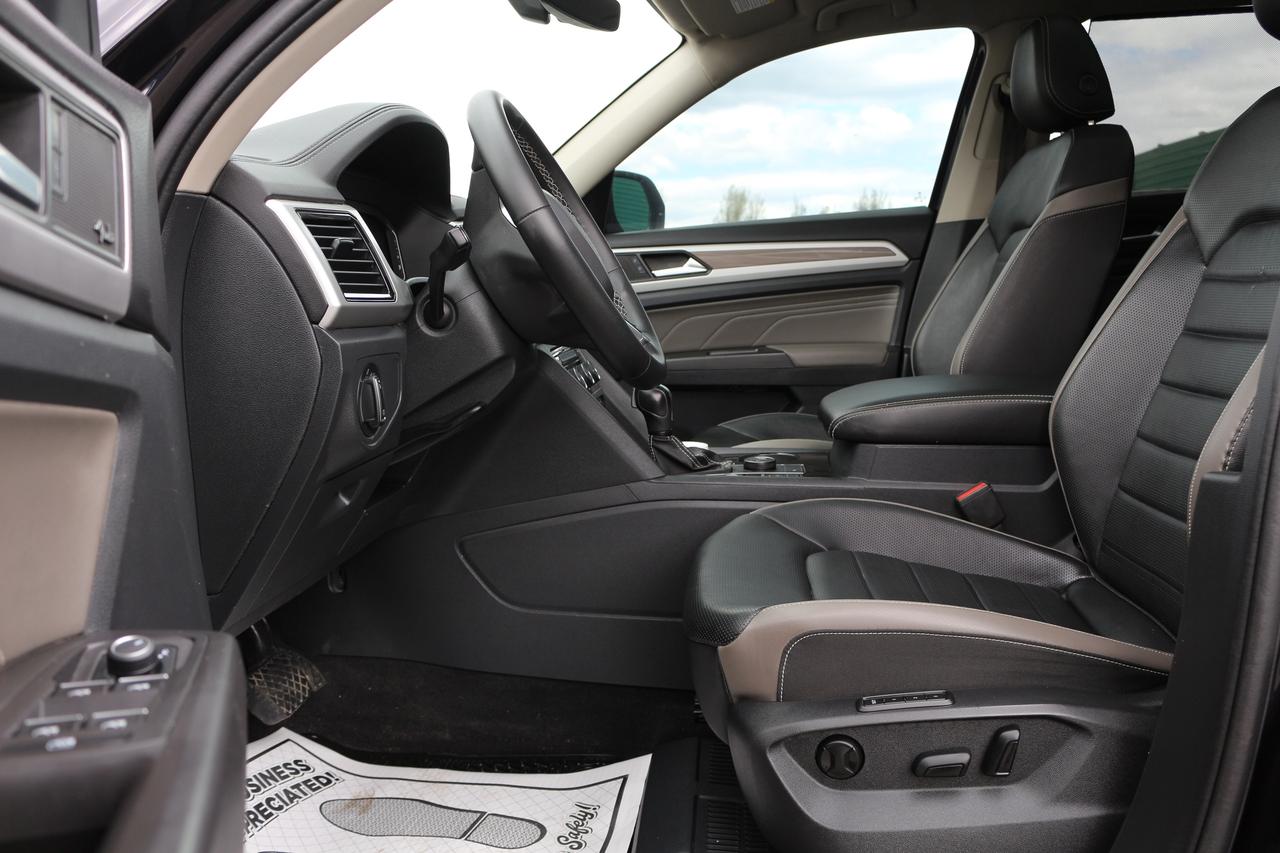 2023 Volkswagen Atlas SEL Photo