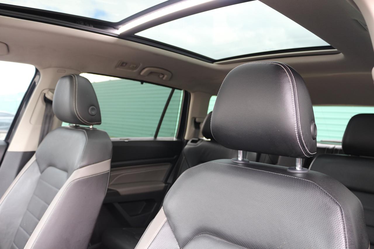 2023 Volkswagen Atlas SEL Photo