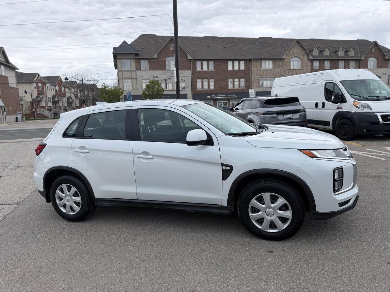 2025 Mitsubishi RVR SE Photo