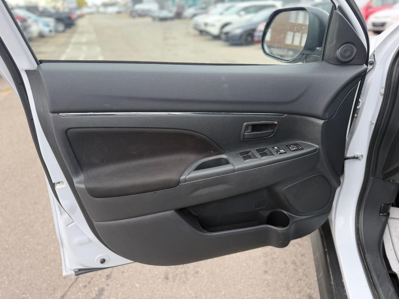 2025 Mitsubishi RVR SE Photo