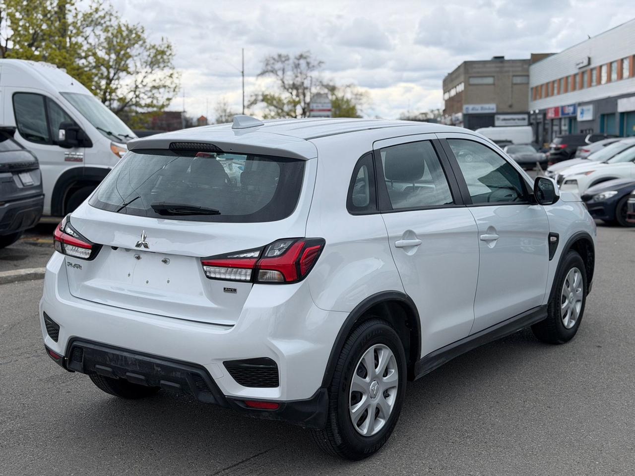 2025 Mitsubishi RVR SE Photo