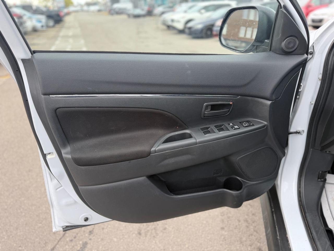 2025 Mitsubishi RVR SE Photo