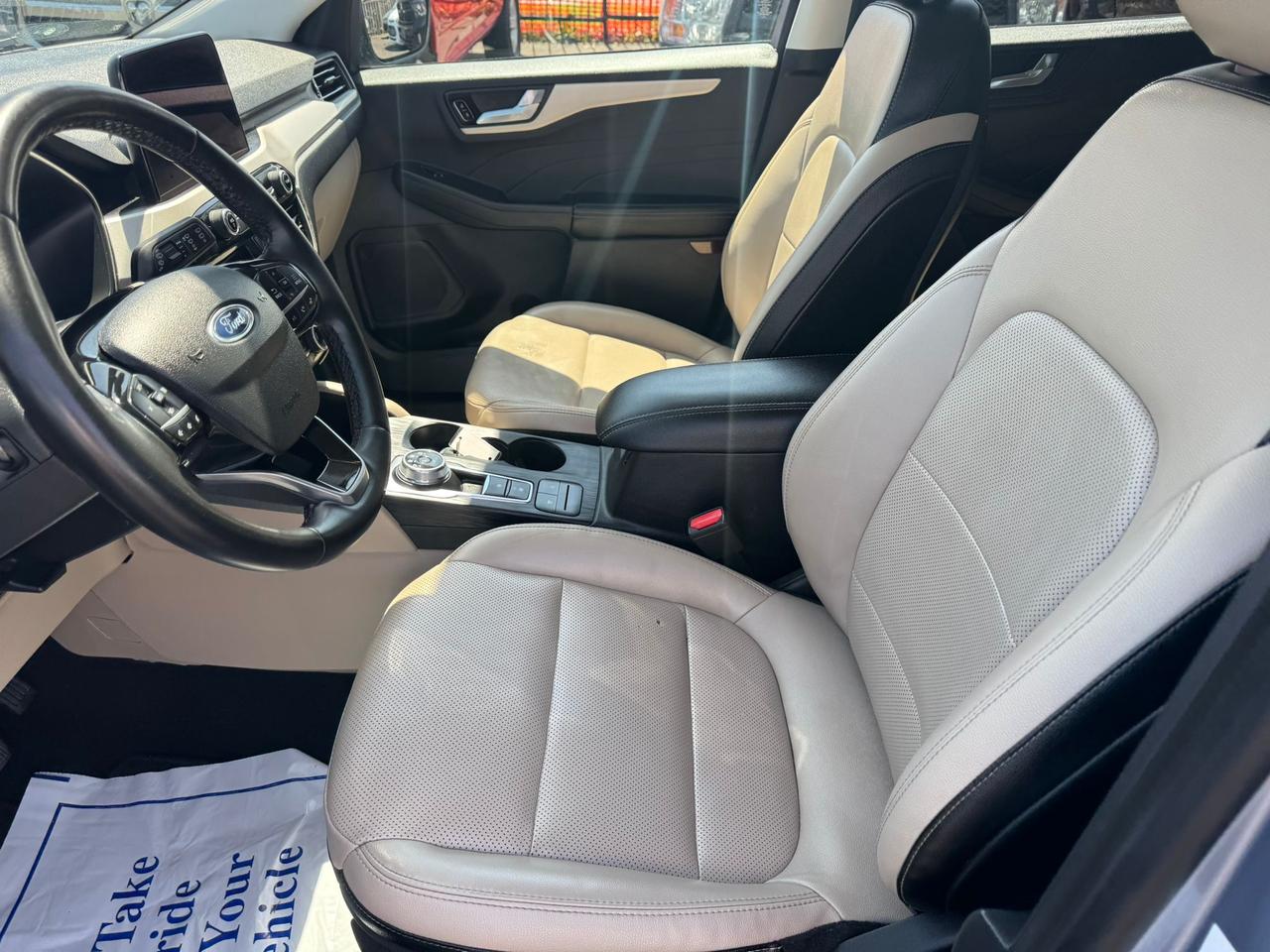 2022 Ford Escape SEL Photo