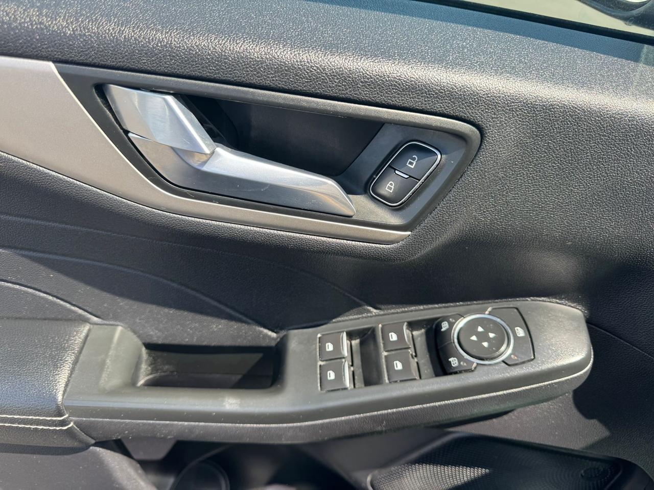 2022 Ford Escape SEL Photo