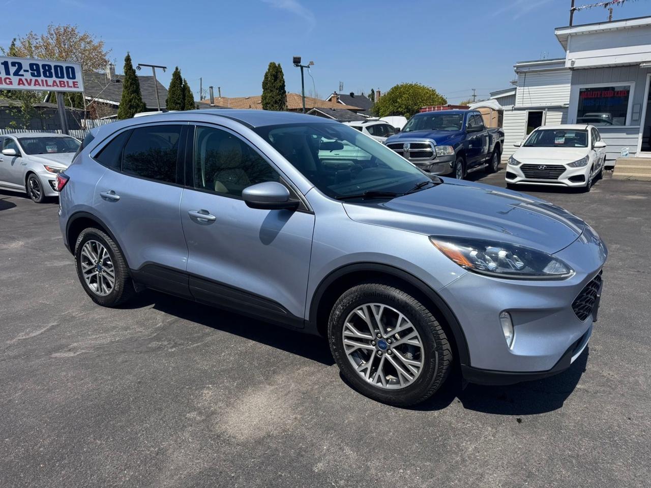 2022 Ford Escape SEL Photo2