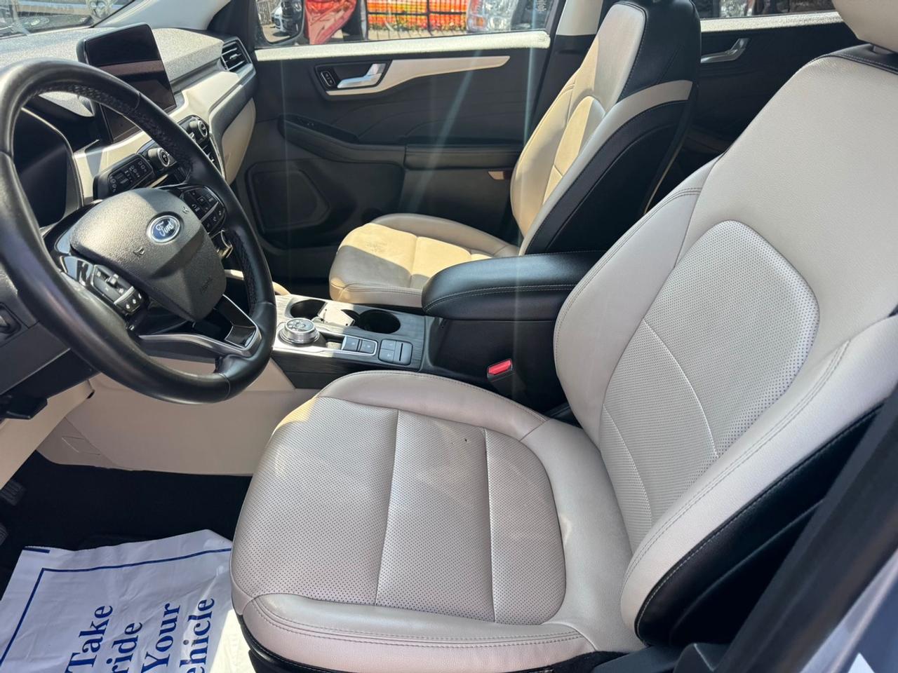 2022 Ford Escape SEL Photo