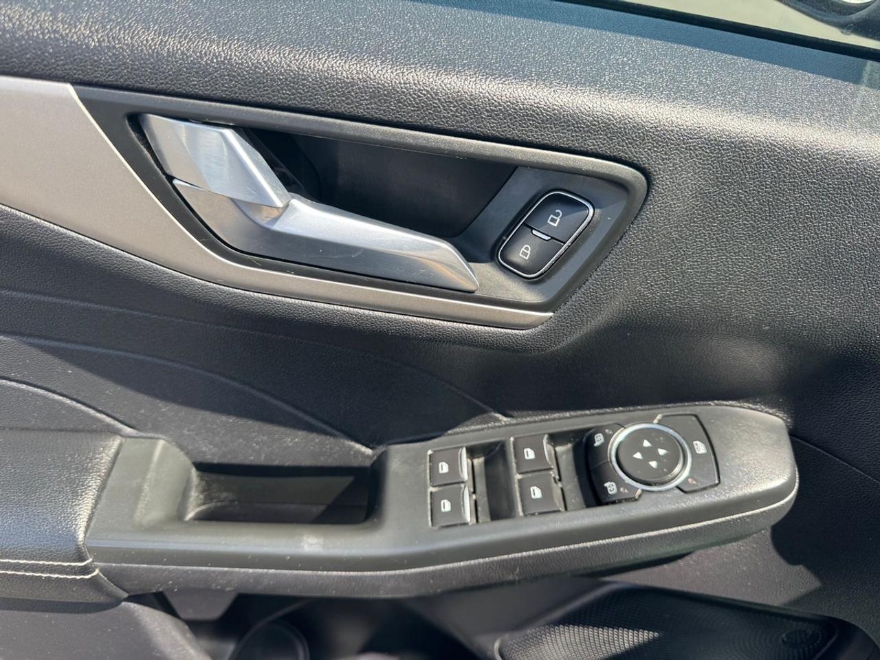 2022 Ford Escape SEL Photo