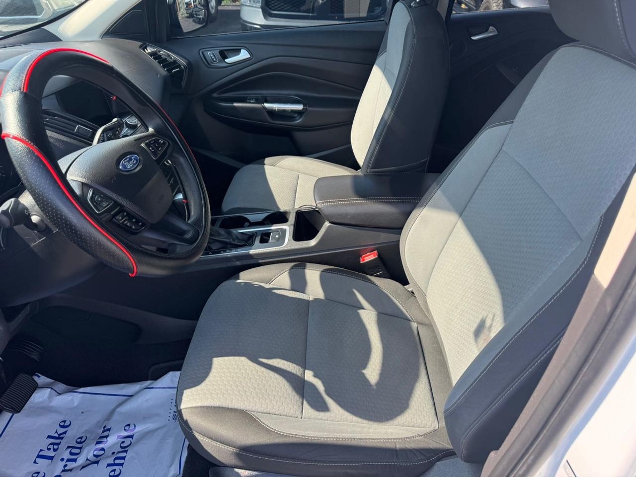 2017 Ford Escape SE Photo
