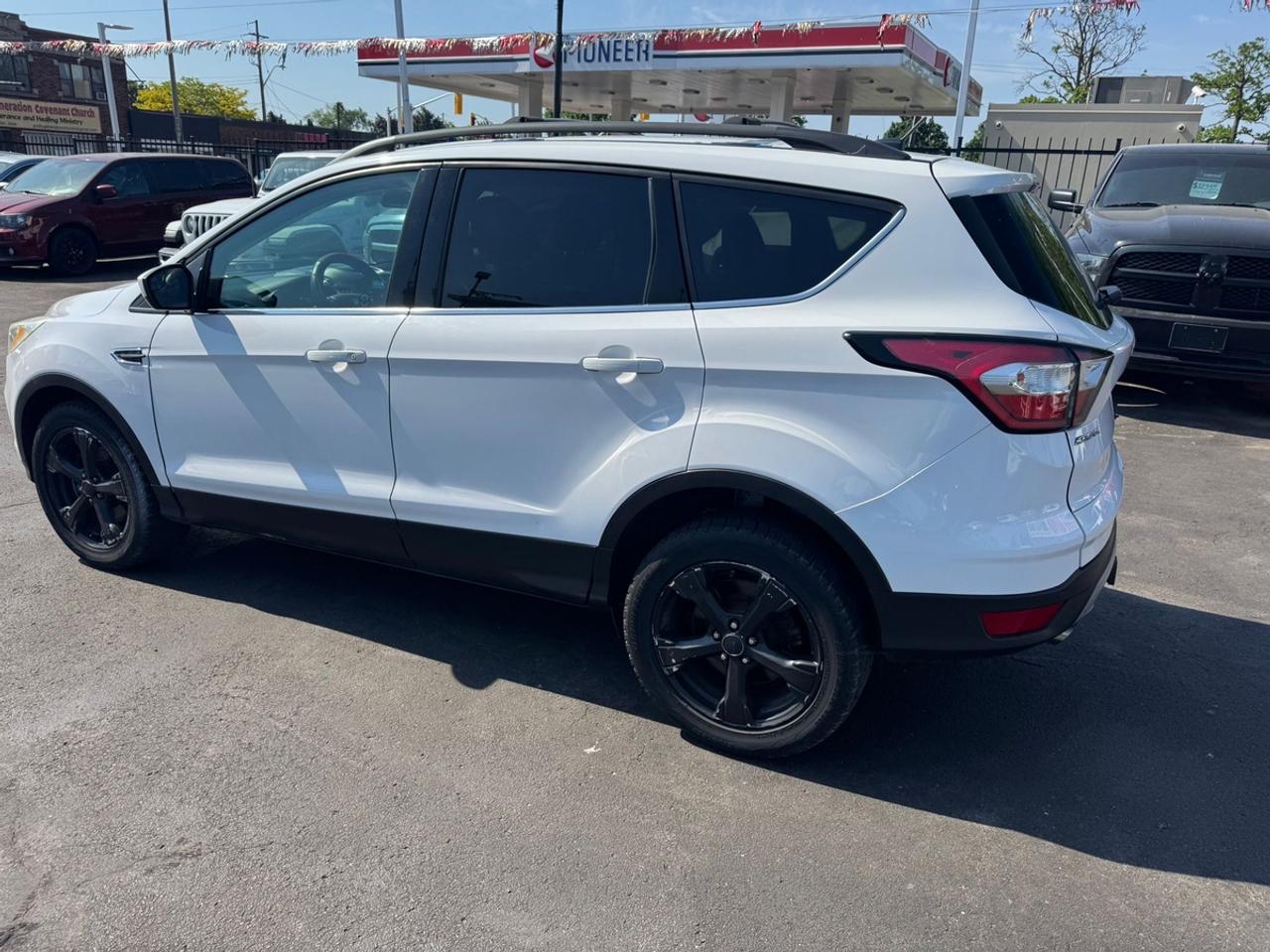 2017 Ford Escape SE Photo