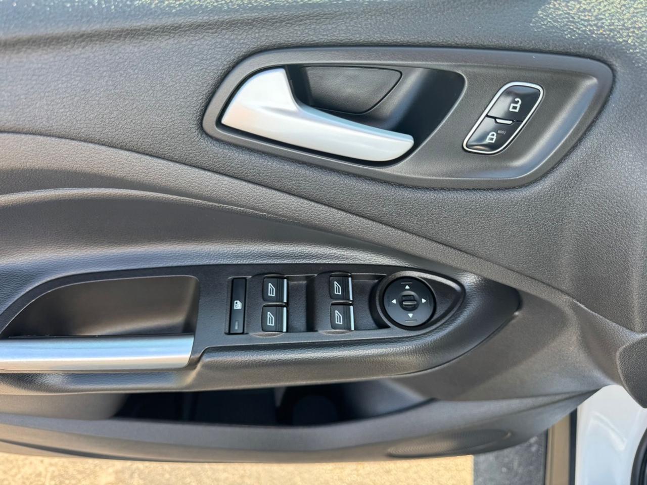 2017 Ford Escape SE Photo