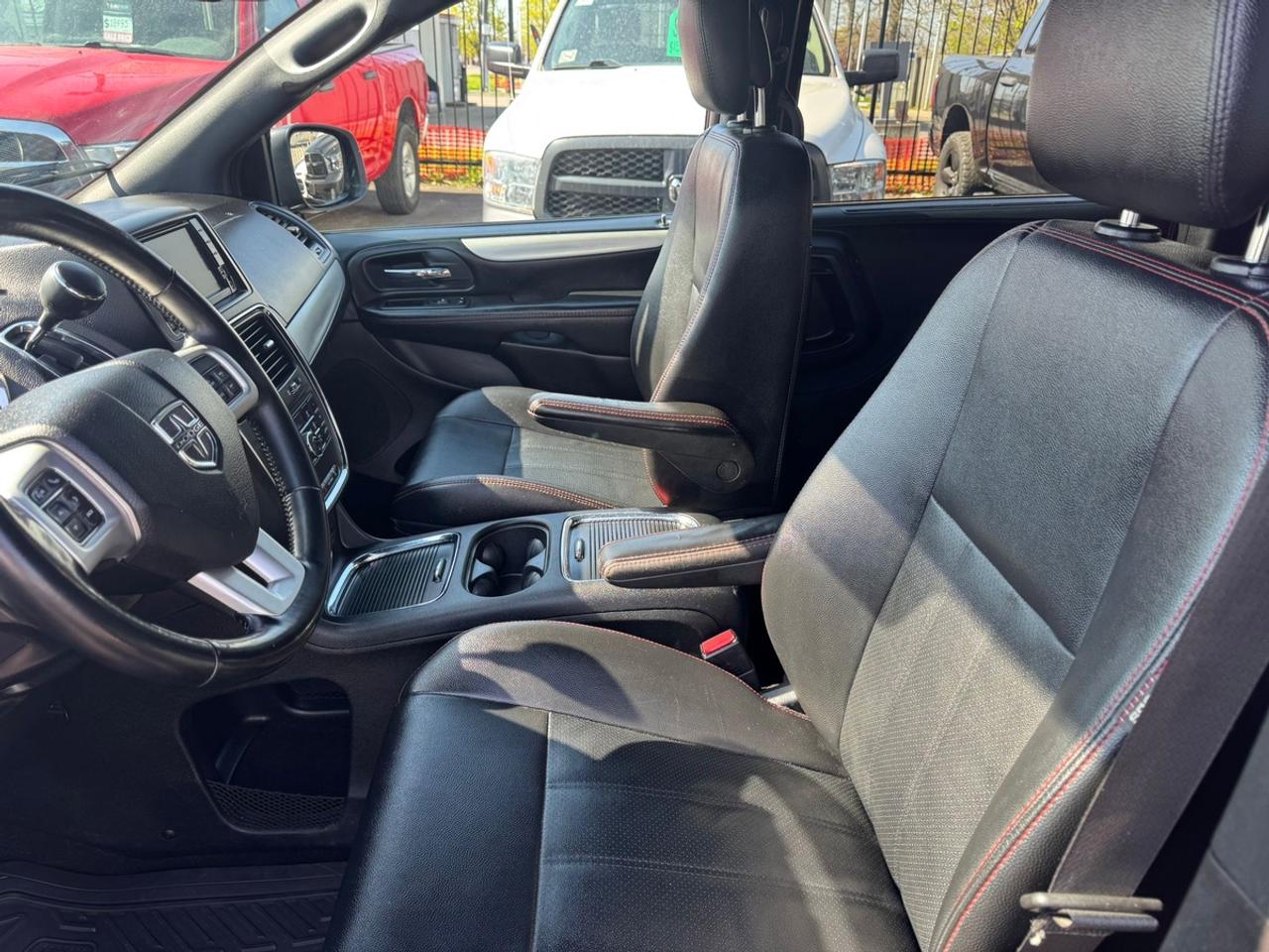 2020 Dodge Grand Caravan GT Photo