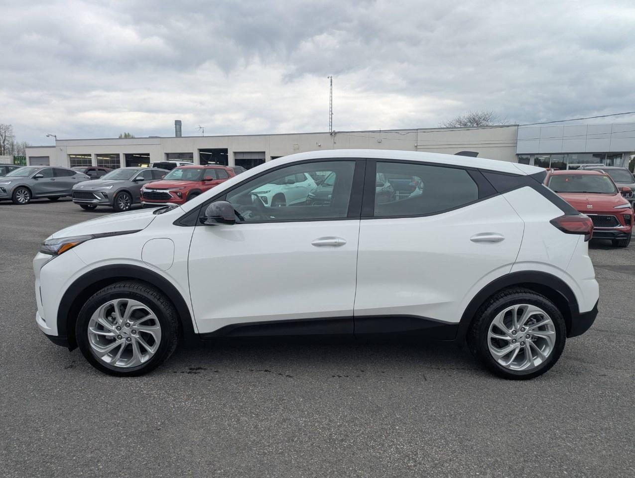 2027 Chevrolet Bolt FWD 4dr LT Photo