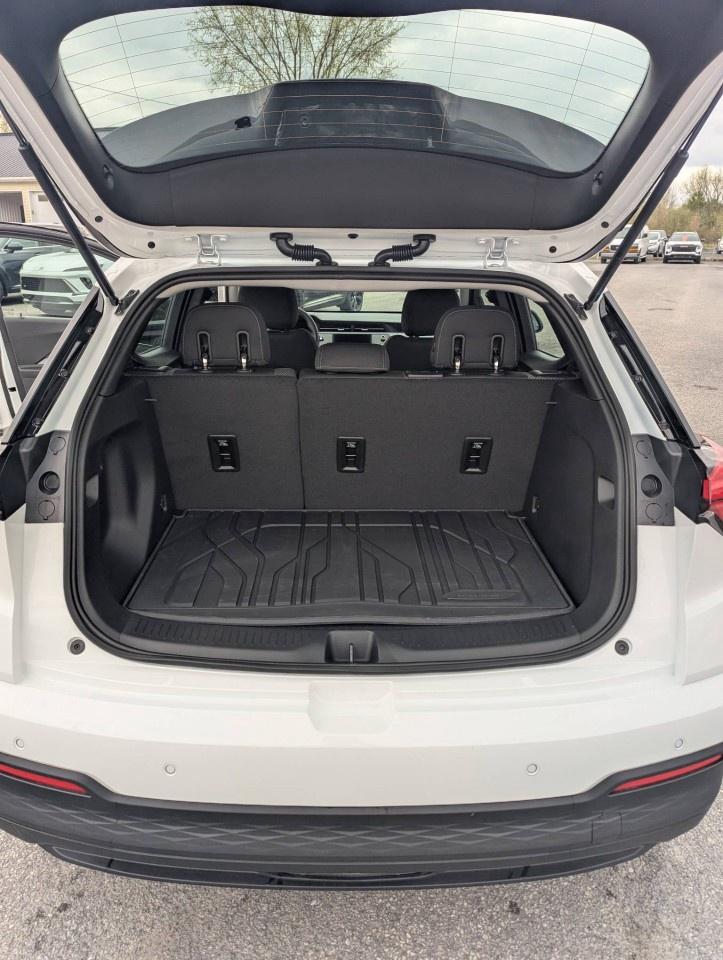 2027 Chevrolet Bolt FWD 4dr LT Photo