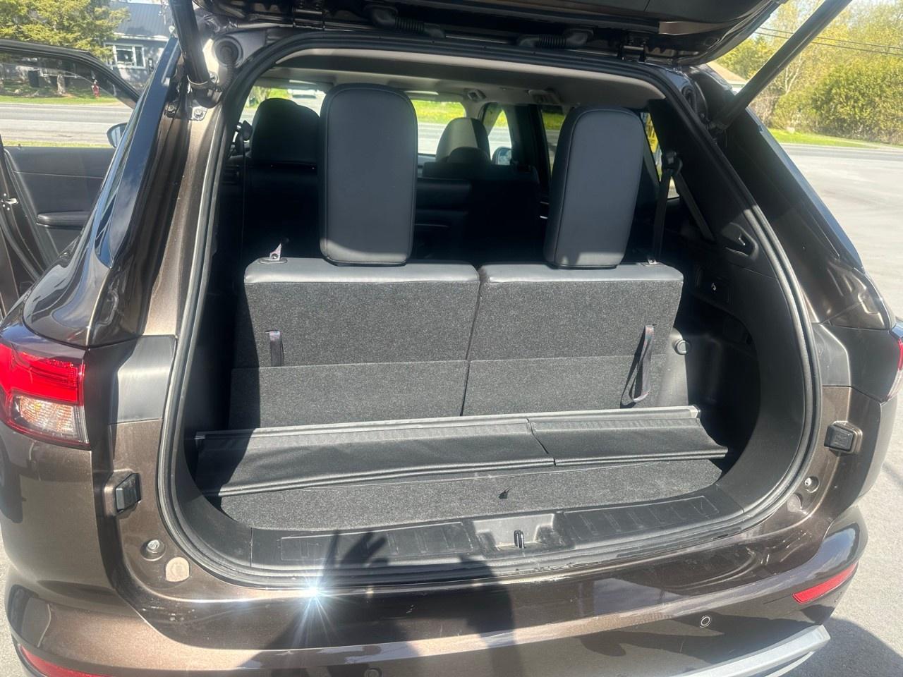 2024 Mitsubishi Outlander LE S-AWC Photo