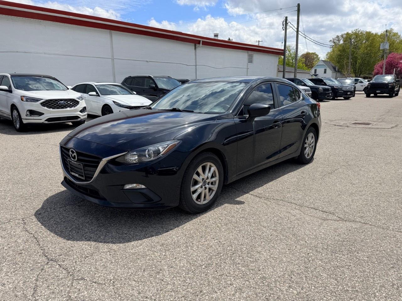 2015 Mazda MAZDA3  Photo0