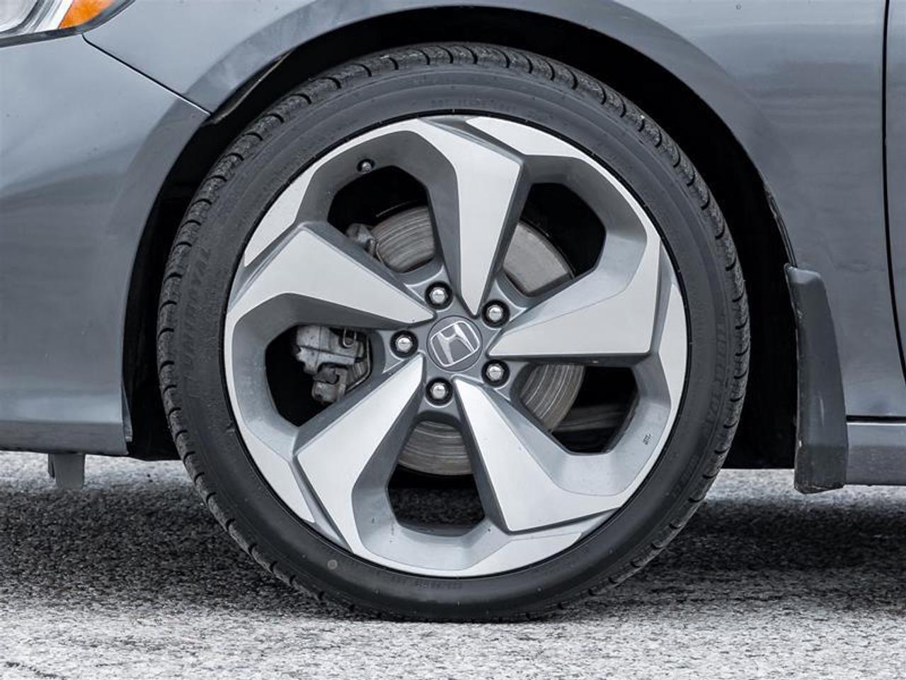 2020 Honda Accord Touring 1.5T 4dr Sedan Photo4